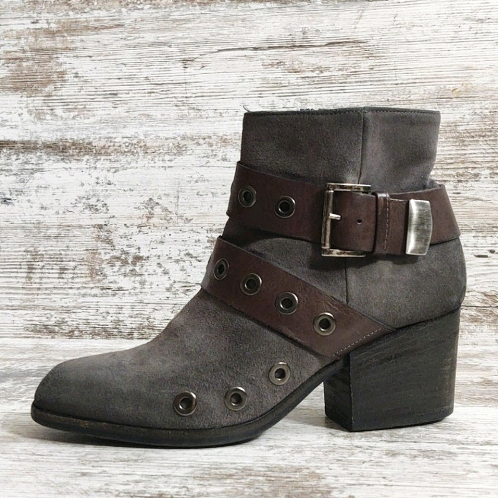 🟦Sz 37 87 Vic Matie Gray Grommet Bootie